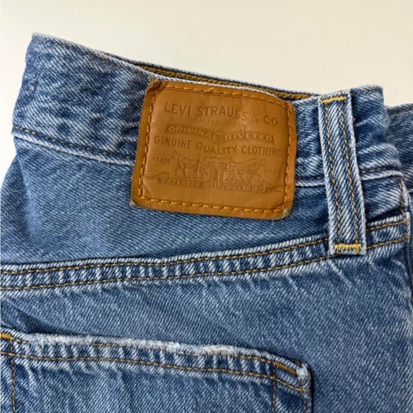 Levi’s Ribcage Straight Jeans - Picture 2 of 3